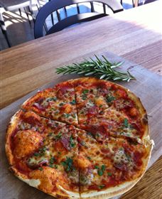 Boat O'Craigo Wines - Tourism Caloundra 3