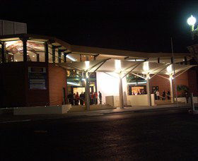 Bathurst Memorial Entertainment Centre - Tourism Caloundra 0