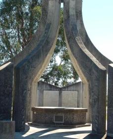 Inverell And District Bicentennial Memorial - Tourism Caloundra 0