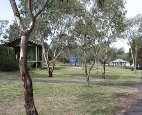 Lake Inverell Reserve - Tourism Caloundra 1