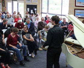 Artists On Parade Art Gallery - Tourism Caloundra 2