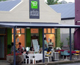 Artists On Parade Art Gallery - Tourism Caloundra 1
