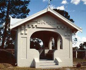 Stanthorpe Soldiers Memorial - Tourism Caloundra 0