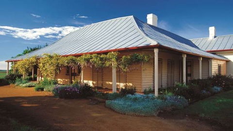 Cooma Cottage - Tourism Caloundra 1