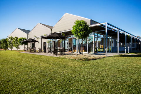 Bunnamagoo Wines - Tourism Caloundra 0