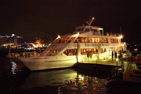Vagabond Cruises - Tourism Caloundra 8