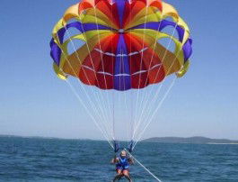 Port Stephens Parasailing - Tourism Caloundra 2