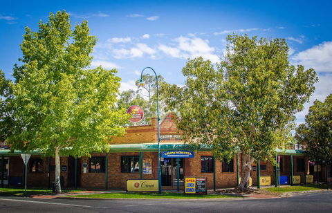 Crown Hotel Wentworth - Tourism Caloundra 0