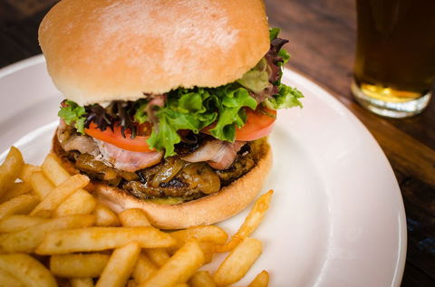 Crown Hotel Wentworth - Tourism Caloundra 1