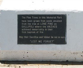 War Memorial And Heroes Avenue, Roma - Tourism Caloundra 1