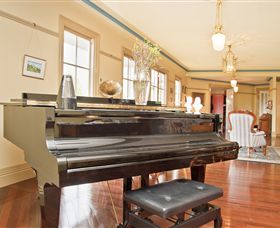 Barcaldine House - Tourism Caloundra 6