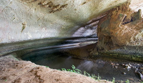 Verandah Cave - Tourism Caloundra 3