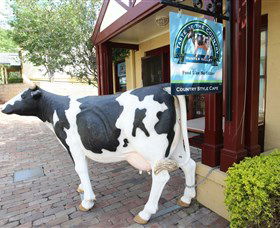 Hunter Valley Gardens Shopping Village - Tourism Caloundra 5