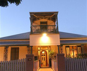Grafton Regional Art Gallery - Tourism Caloundra 0