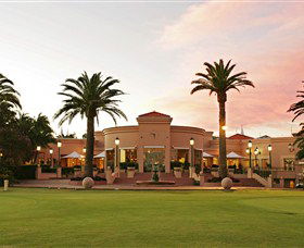 Links Hope Island Golf Club - Tourism Caloundra 0