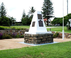 Dunwich War Memorial - Tourism Caloundra 0