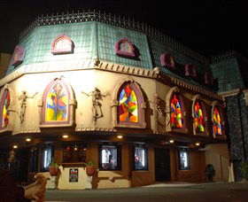 Draculas Cabaret Restaurant - Tourism Caloundra 0