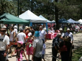 Burleigh Art And Craft Markets - Tourism Caloundra 3