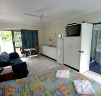 Tropical Palms Inn - Tourism Caloundra