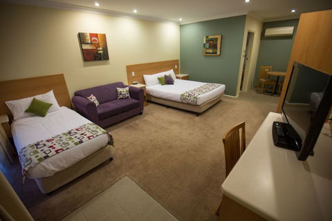 Ibis Styles Orange - Tourism Caloundra 0
