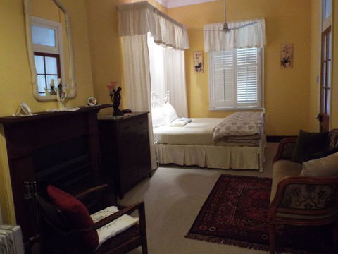 Guy House Bed And Breakfast - Tourism Caloundra 1