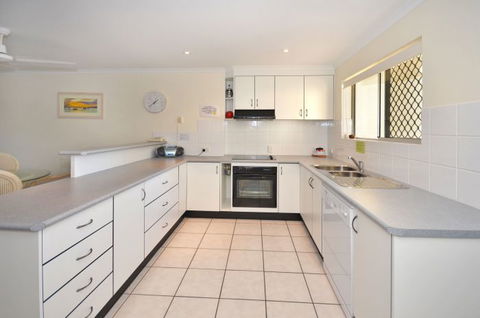 Raintrees Resort - Tourism Caloundra 4