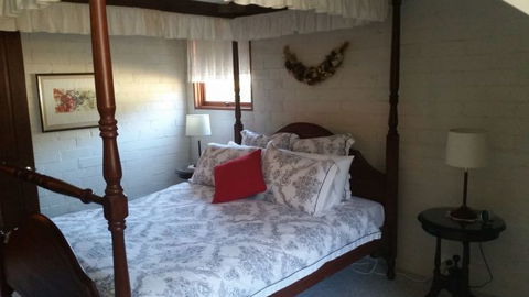 Girraween Country Inn - Tourism Caloundra 1