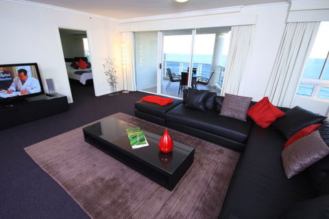 Oscar On Main - Tourism Caloundra 12