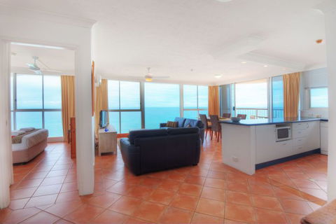 Golden Sands On Main Beach - Tourism Caloundra 11