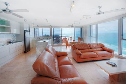 Golden Sands On Main Beach - Tourism Caloundra 20