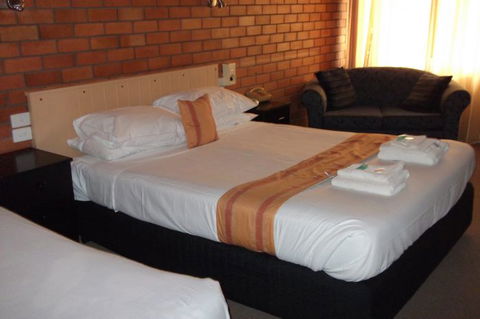 Hilldrop Motor Inn - Tourism Caloundra 3