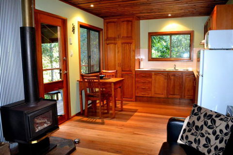Waterfall Hideout-Rainforest Cabin For Couples - Tourism Caloundra 3