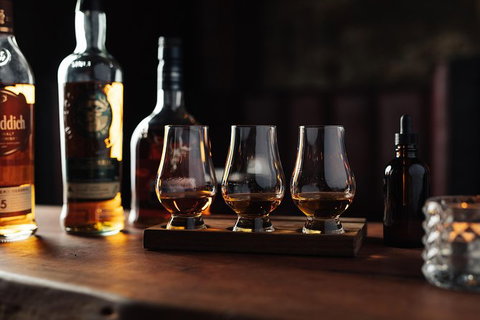 Adelaide Bar Boys Whiskey Tour - Tourism Caloundra 0