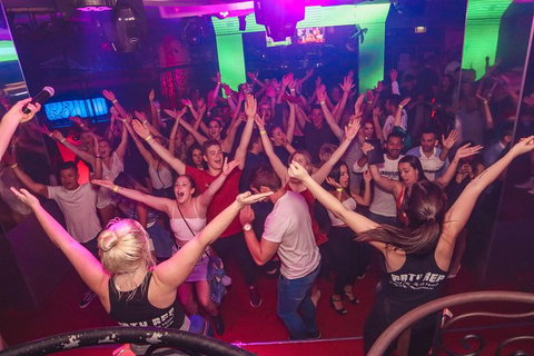 THE HANGOVER CRAWL - CLUB CRAWL SURFERS PARADISE - NIGHTLIFE - CLUBBING - Tourism Caloundra 1