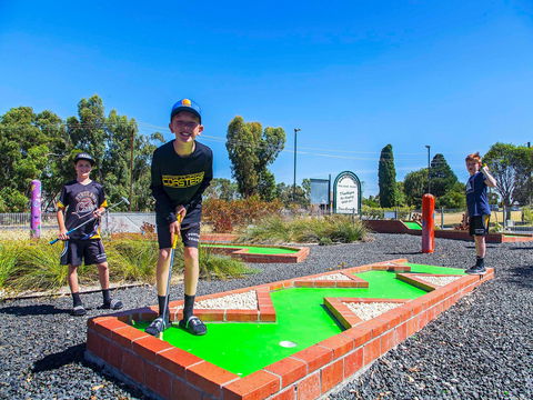 Naracoorte Mini Golf - Tourism Caloundra 2