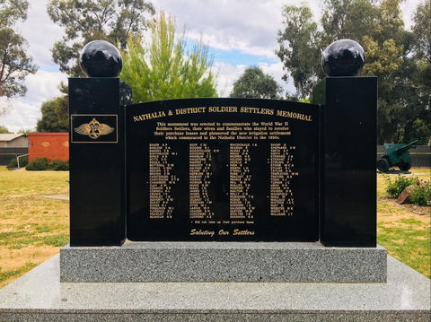 Nathalia  Memorial Gardens - Tourism Caloundra 1