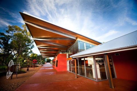 Savannah Visitor Plaza, Taronga Western Plains Zoo Dubbo - Tourism Caloundra 1