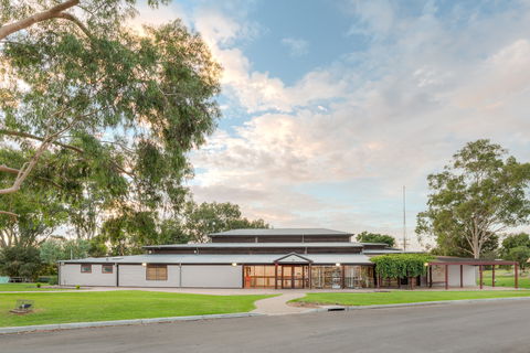 Swan Hill Regional Art Gallery - Tourism Caloundra 0