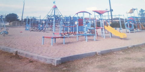 Edithburgh Playground - Tourism Caloundra 0