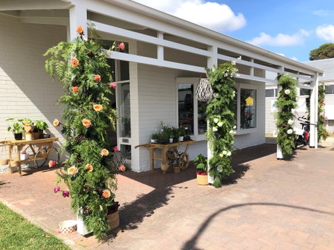 Robe Flower School - Tourism Caloundra 1