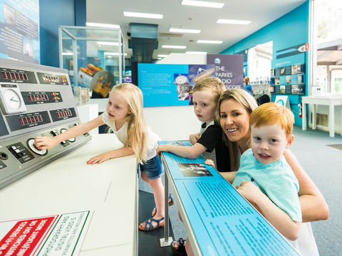 CSIRO Parkes Radio Telescope Visitor Centre - Tourism Caloundra 1