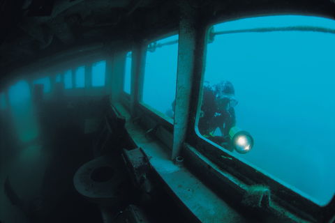 Ex HMAS Hobart Dive Site - Tourism Caloundra 0