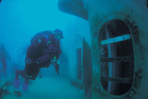 Ex HMAS Hobart Dive Site - Tourism Caloundra 2