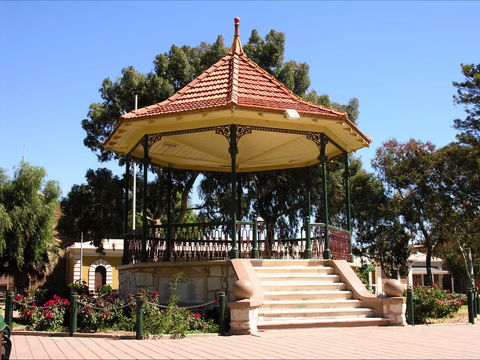 Gladstone Square - Tourism Caloundra 0