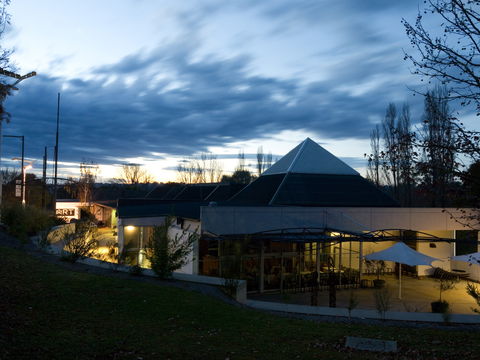 New England Regional Art Museum - Tourism Caloundra 0