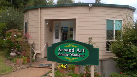 Around Art Studio/Gallery - Tourism Caloundra 0