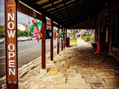 Campbell's Store Craft Centre - Tourism Caloundra 0