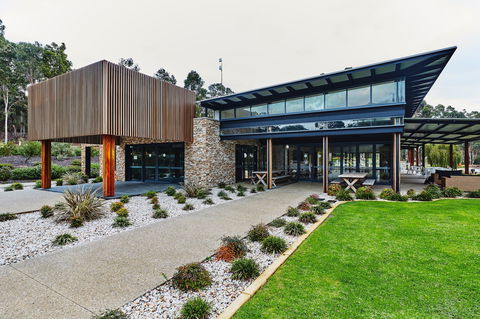 Lakeside Function Centre - Eight Willows Retreat - Tourism Caloundra 1