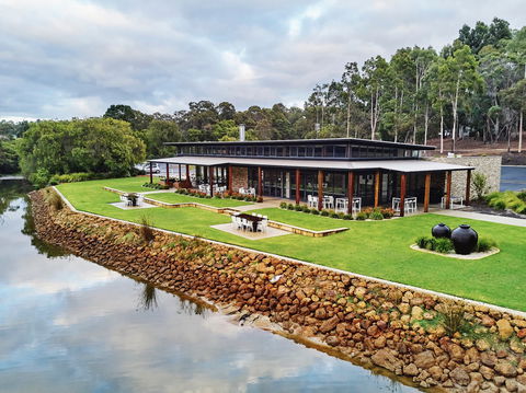 Lakeside Function Centre - Eight Willows Retreat - Tourism Caloundra 2