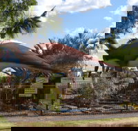 Muttaburrasaurus Langdoni Replica - Tourism Caloundra